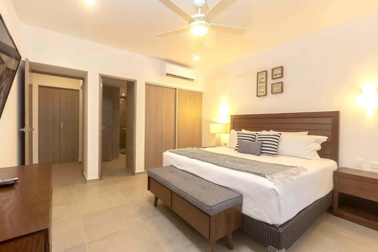 Holiday home One Br Great Location, Large Roof Pool With Beautiful Views, Gym Included! Villa Playa del Carmen