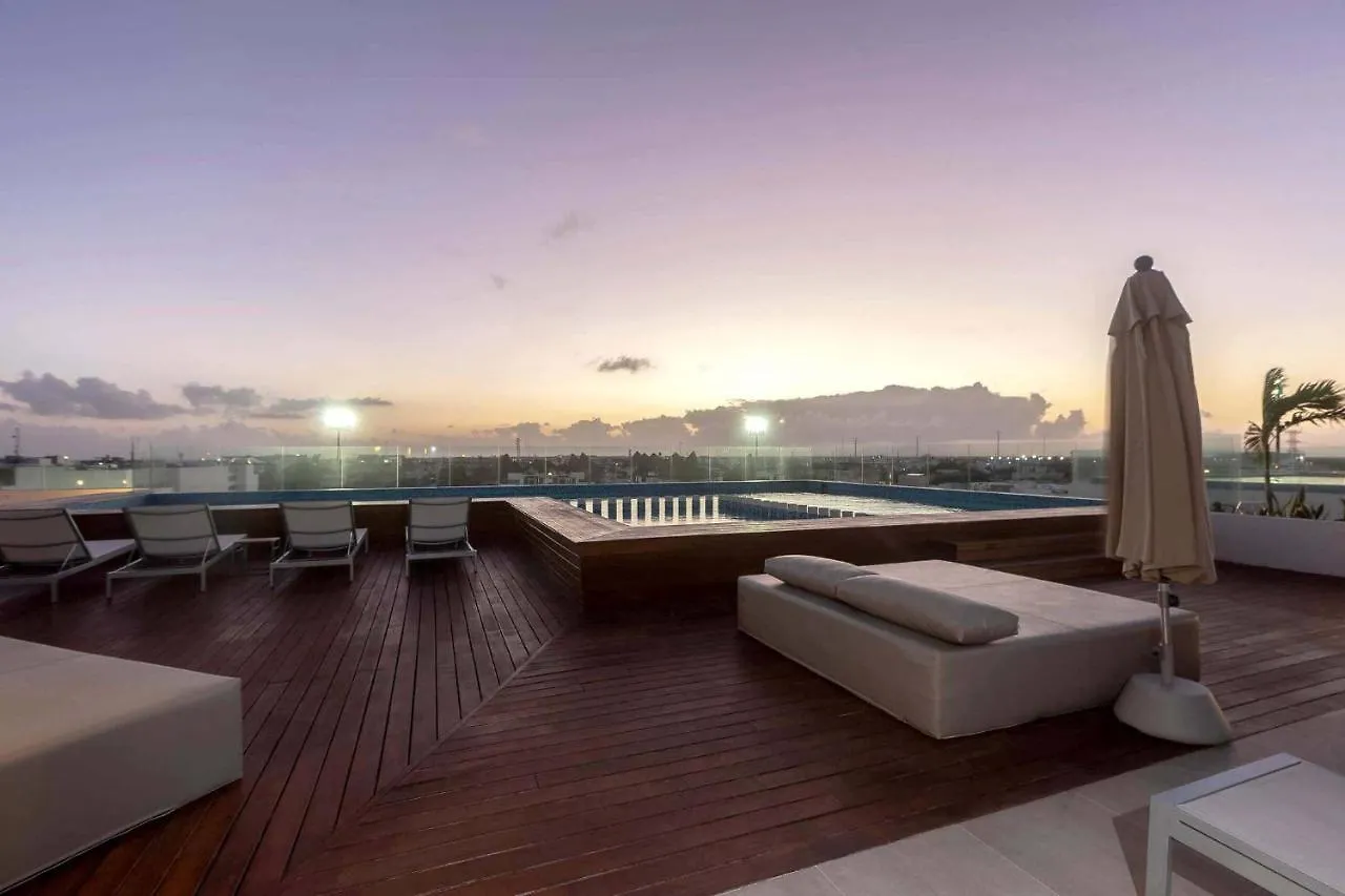 One Br Great Location, Large Roof Pool With Beautiful Views, Gym Included! Villa Playa del Carmen Holiday home