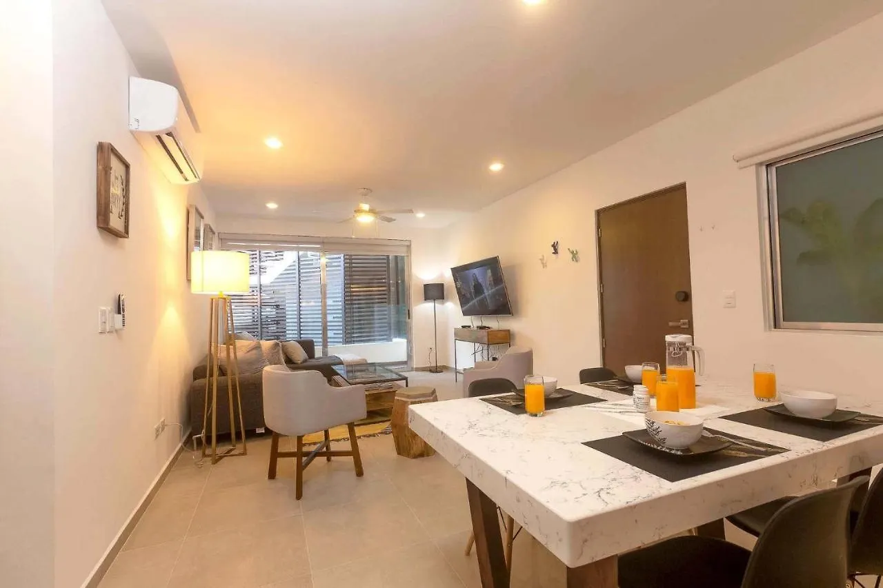 One Br Great Location, Large Roof Pool With Beautiful Views, Gym Included! Villa Playa del Carmen Holiday home